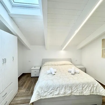 Apartment Hostdomus - Bellavista *